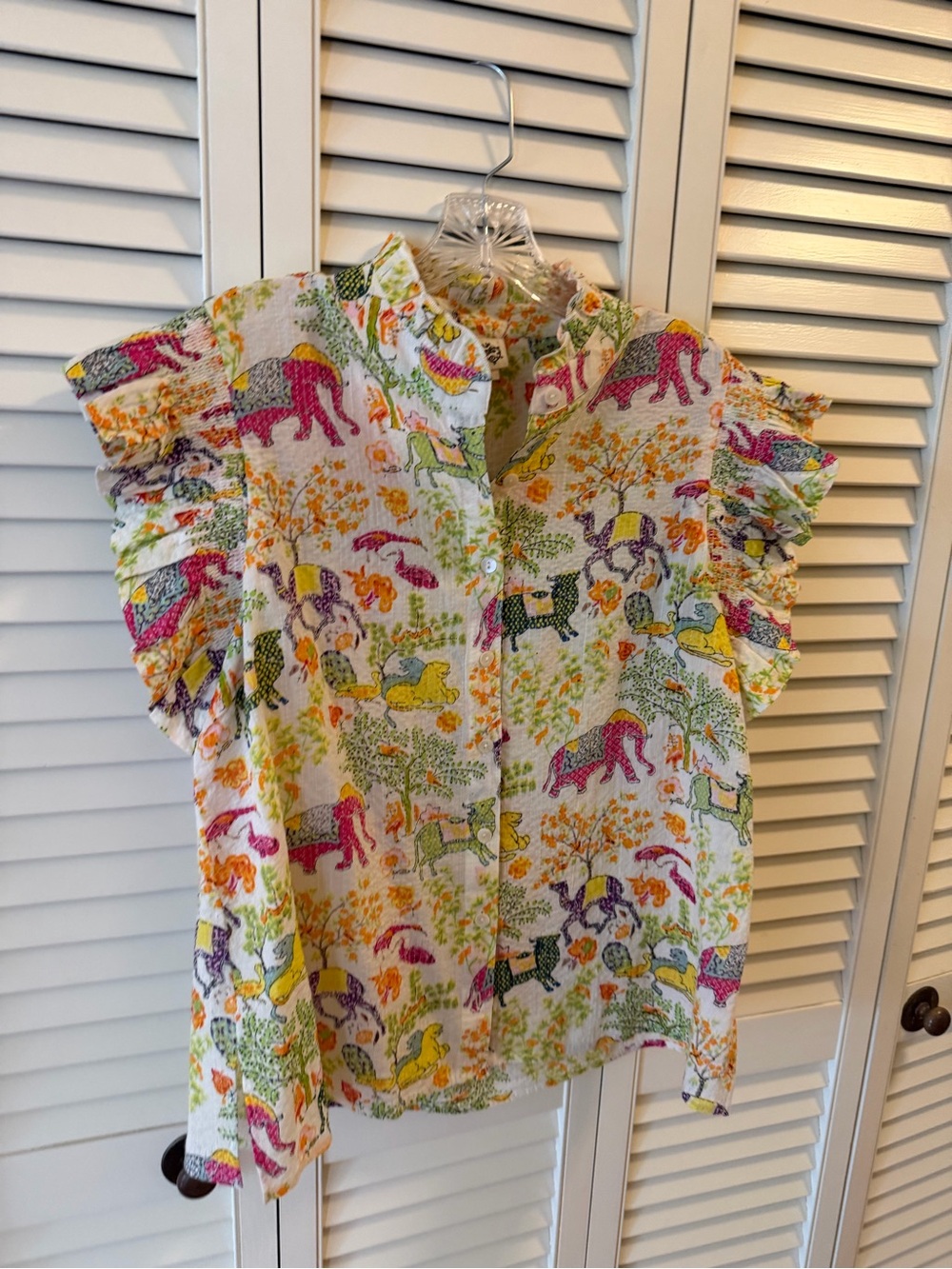 Ivy Jane button front top - size small